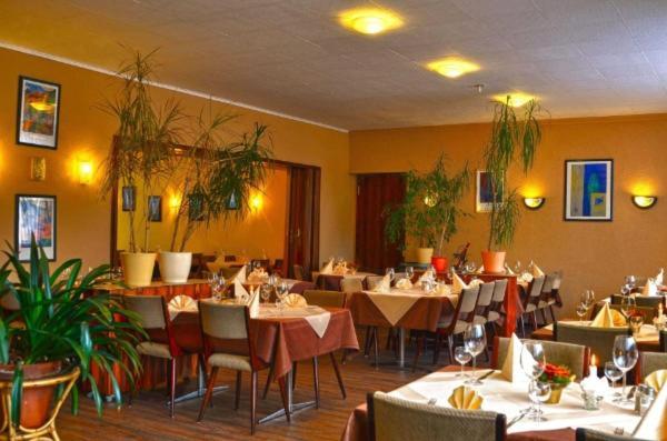 Hotel Restaurant Zur Hexe Uberherrn Exterior photo